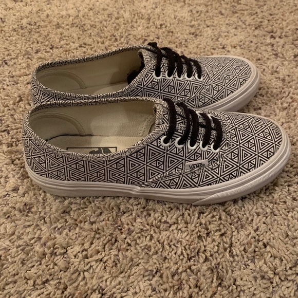 Vans - Picture 2 of 2